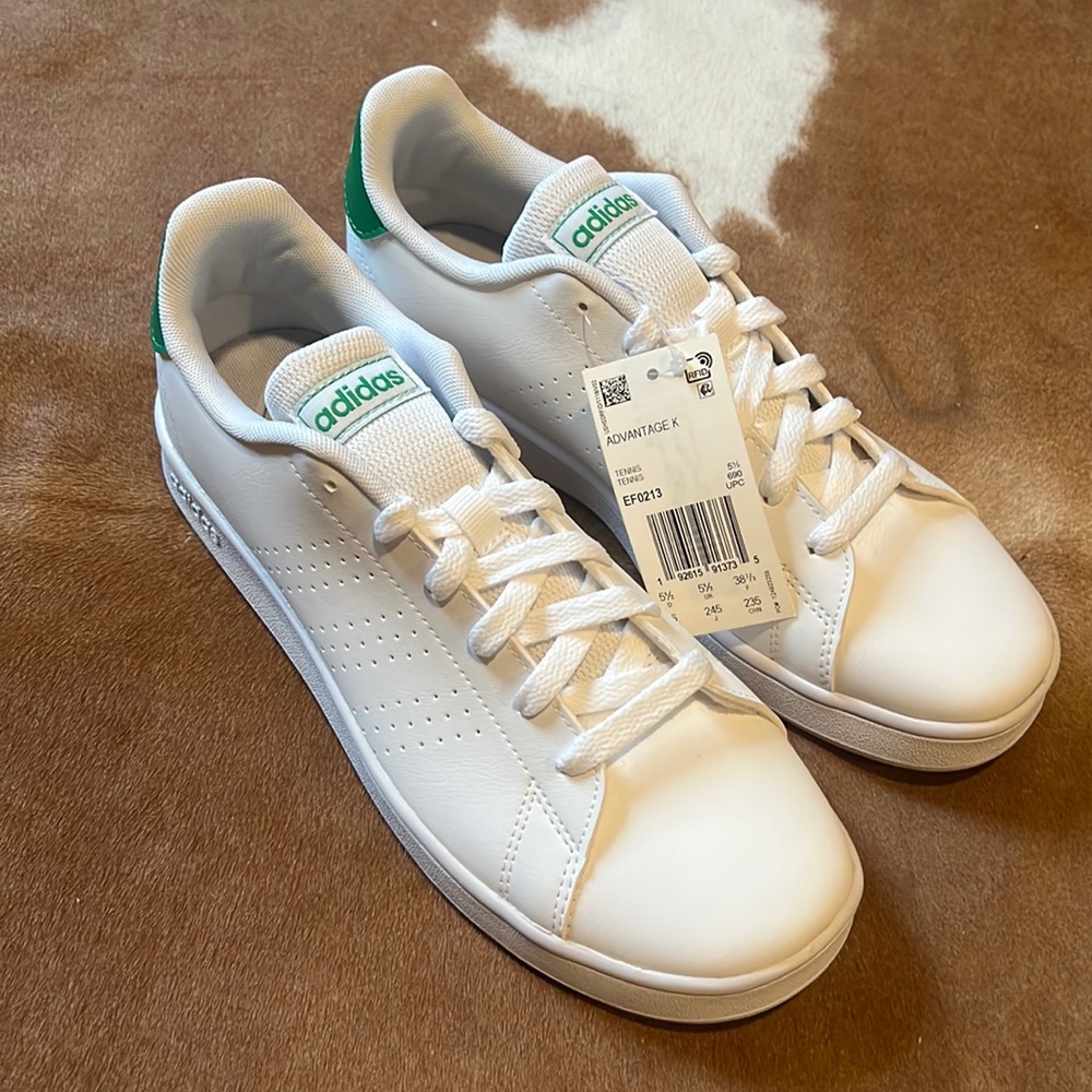 Adidas advantage K white sneakers, like stan smiths, size 6 women’s